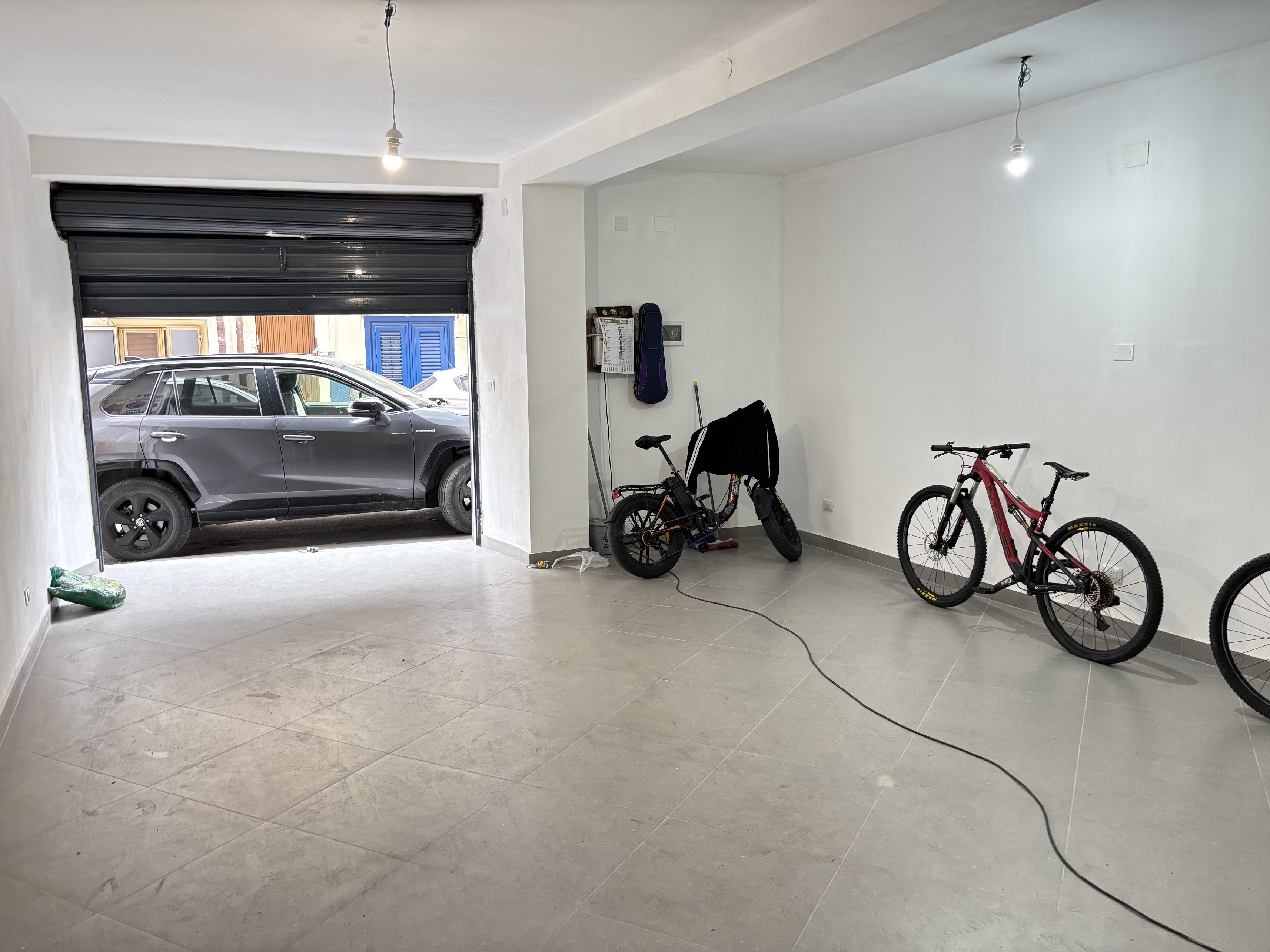 PIETRO NOVELLI – SALITA GARIBALDI LOCALE COMMERCIALE